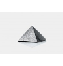 Пирамида из шунгита полированная 3 см 